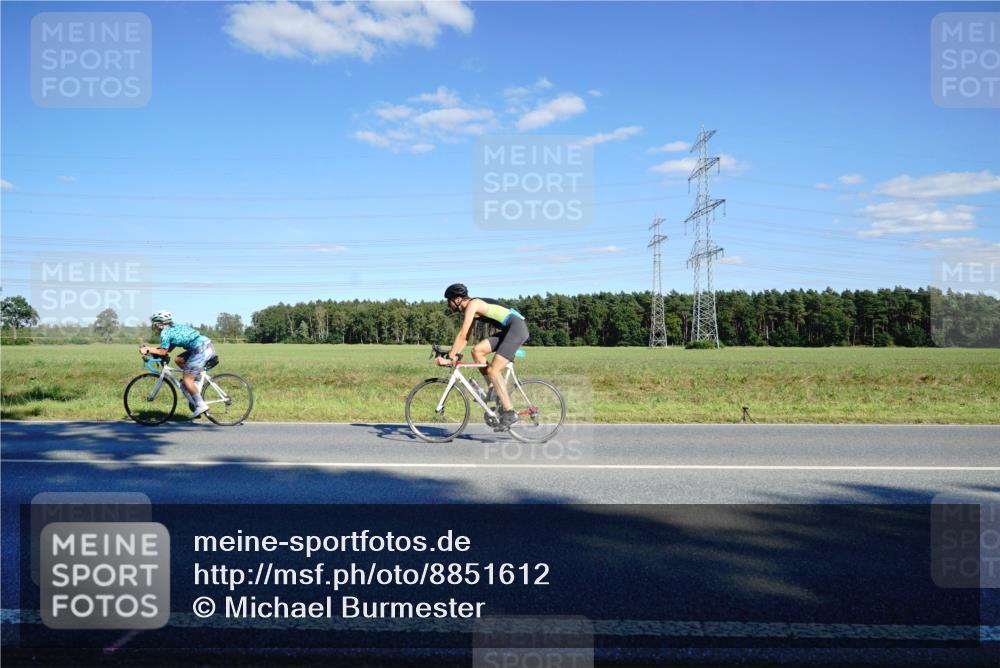 07.09.2025 - 19. Norderstedt Triathlon Michael Burmester http://msf.ph/oto/8851612 07.09.2025 15:44:21 Radfahren 383, 542, 884, 936 meine-sportfotos.de