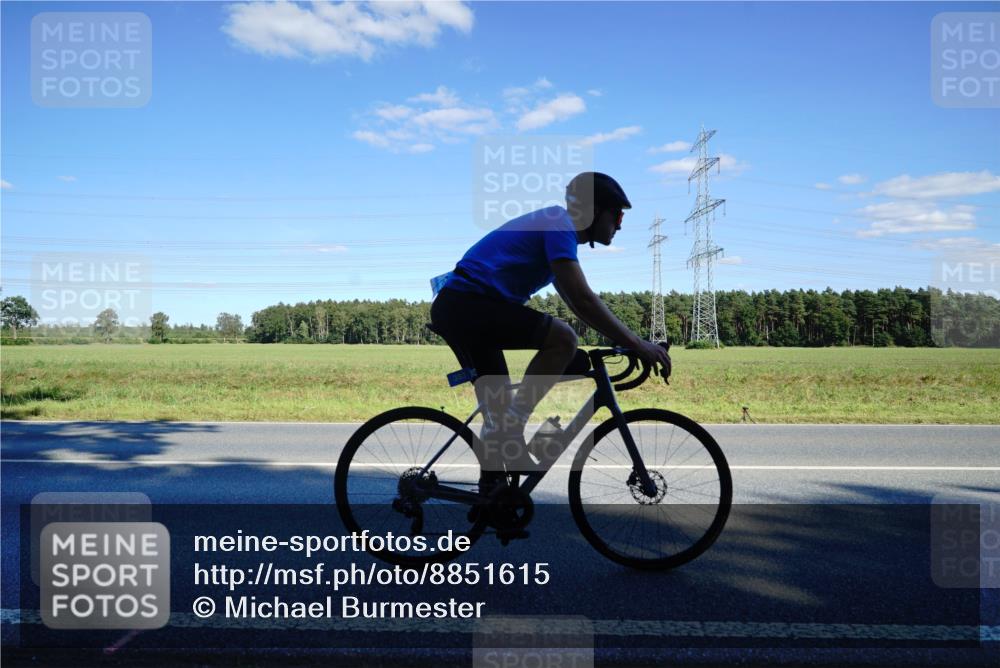 07.09.2025 - 19. Norderstedt Triathlon Michael Burmester http://msf.ph/oto/8851615 07.09.2025 15:44:22 Radfahren 383, 542, 884 meine-sportfotos.de