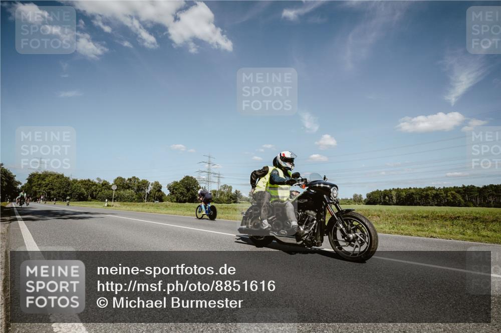 07.09.2025 - 19. Norderstedt Triathlon Michael Burmester http://msf.ph/oto/8851616 07.09.2025 14:27:31 Radfahren 422, 905 meine-sportfotos.de