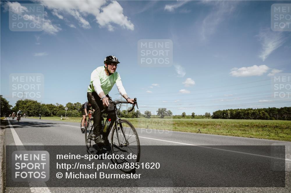 07.09.2025 - 19. Norderstedt Triathlon Michael Burmester http://msf.ph/oto/8851620 07.09.2025 14:27:35 Radfahren 379, 428, 460, 905 meine-sportfotos.de