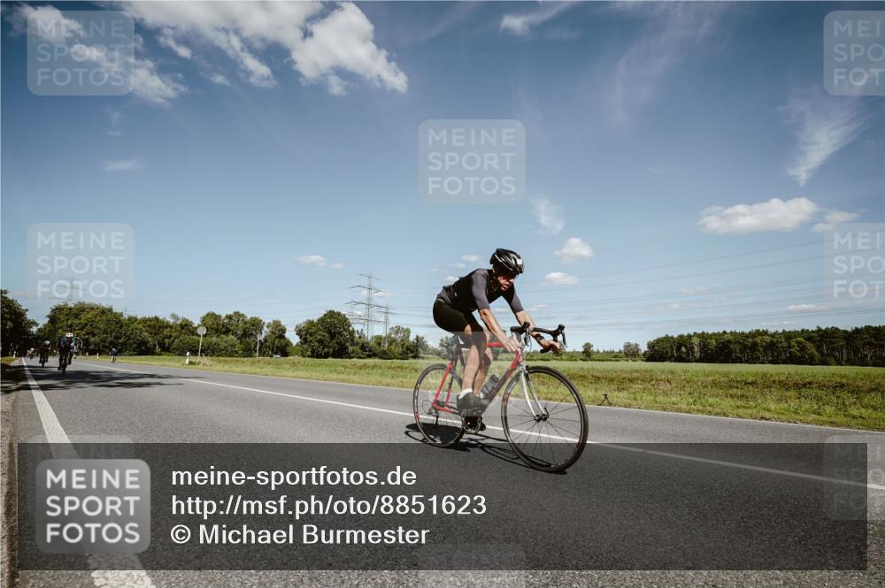 07.09.2025 - 19. Norderstedt Triathlon Michael Burmester http://msf.ph/oto/8851623 07.09.2025 14:27:35 Radfahren 379, 428, 460, 905 meine-sportfotos.de