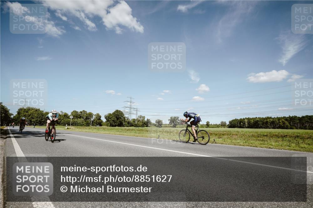 07.09.2025 - 19. Norderstedt Triathlon Michael Burmester http://msf.ph/oto/8851627 07.09.2025 14:27:36 Radfahren 379, 428, 460, 905 meine-sportfotos.de
