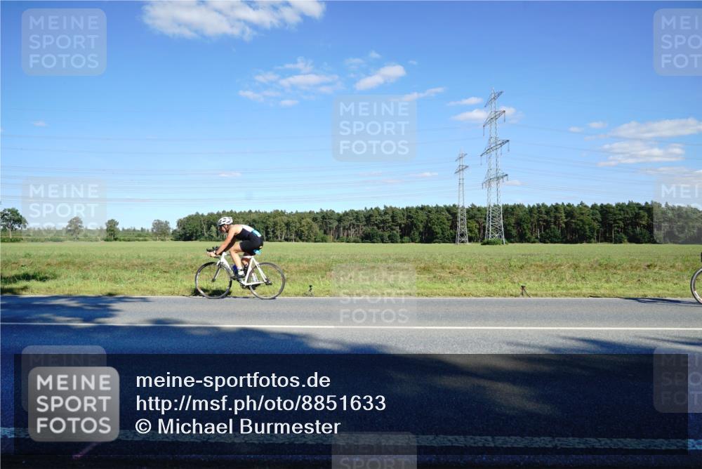 07.09.2025 - 19. Norderstedt Triathlon Michael Burmester http://msf.ph/oto/8851633 07.09.2025 15:44:36 Radfahren 401, 1475, 1482 meine-sportfotos.de