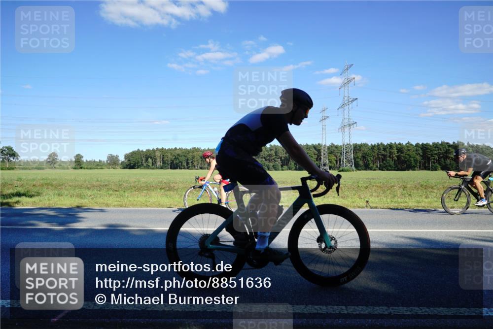 07.09.2025 - 19. Norderstedt Triathlon Michael Burmester http://msf.ph/oto/8851636 07.09.2025 15:44:37 Radfahren 401, 1475, 1482 meine-sportfotos.de