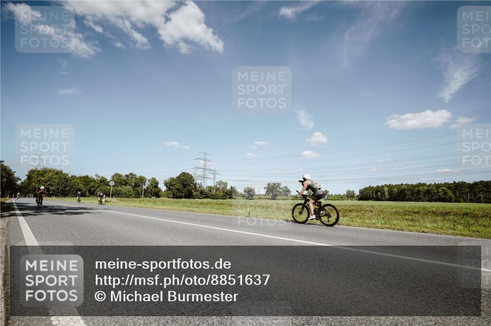 07.09.2025 - 19. Norderstedt Triathlon Michael Burmester http://msf.ph/oto/8851637 07.09.2025 14:27:40 Radfahren 379, 460, 1404 meine-sportfotos.de