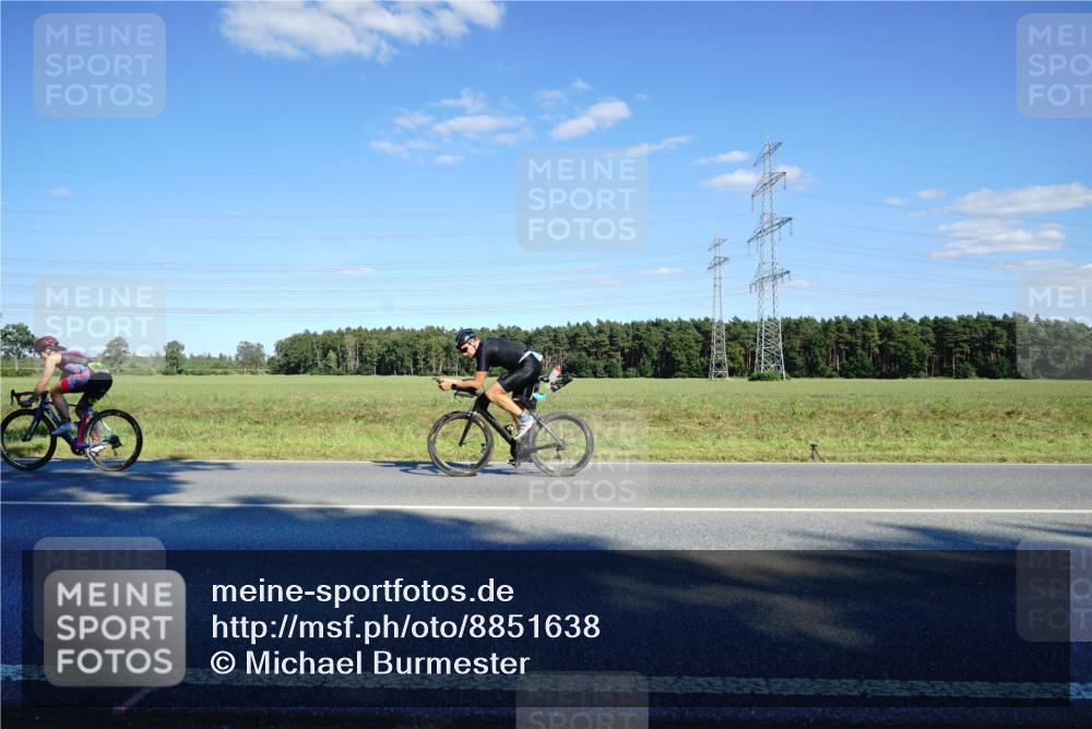07.09.2025 - 19. Norderstedt Triathlon Michael Burmester http://msf.ph/oto/8851638 07.09.2025 15:44:37 Radfahren 401, 1475, 1482 meine-sportfotos.de