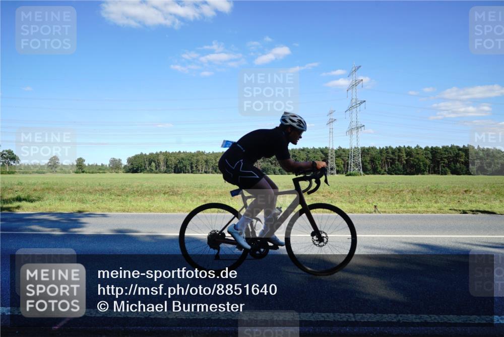 07.09.2025 - 19. Norderstedt Triathlon Michael Burmester http://msf.ph/oto/8851640 07.09.2025 15:44:38 Radfahren 401, 1475, 1482 meine-sportfotos.de