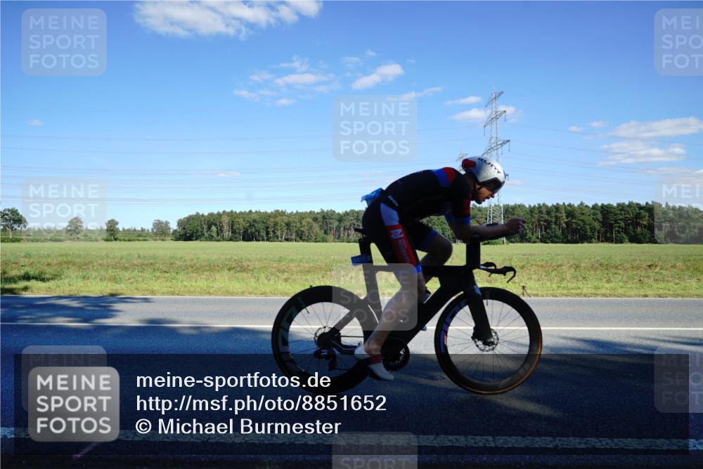 07.09.2025 - 19. Norderstedt Triathlon Michael Burmester http://msf.ph/oto/8851652 07.09.2025 15:44:43 Radfahren 1417 meine-sportfotos.de