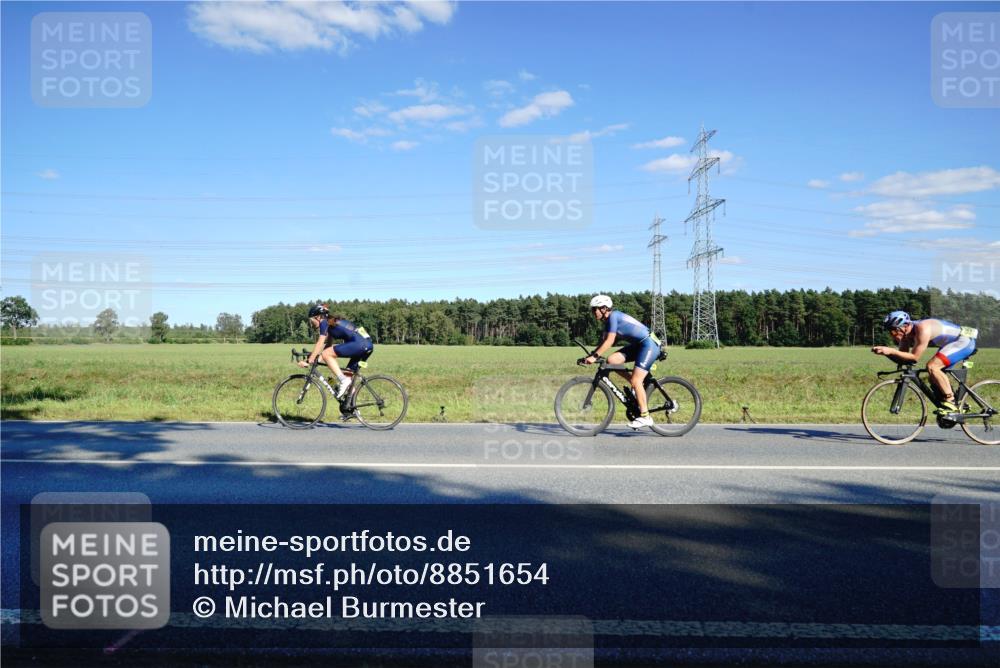 07.09.2025 - 19. Norderstedt Triathlon Michael Burmester http://msf.ph/oto/8851654 07.09.2025 15:44:45 Radfahren 1417 meine-sportfotos.de