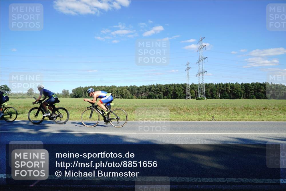 07.09.2025 - 19. Norderstedt Triathlon Michael Burmester http://msf.ph/oto/8851656 07.09.2025 15:44:45 Radfahren 1417 meine-sportfotos.de