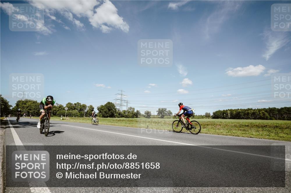07.09.2025 - 19. Norderstedt Triathlon Michael Burmester http://msf.ph/oto/8851658 07.09.2025 14:27:52 Radfahren 398, 1014 meine-sportfotos.de