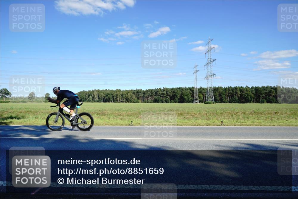 07.09.2025 - 19. Norderstedt Triathlon Michael Burmester http://msf.ph/oto/8851659 07.09.2025 15:44:47 Radfahren 1417 meine-sportfotos.de