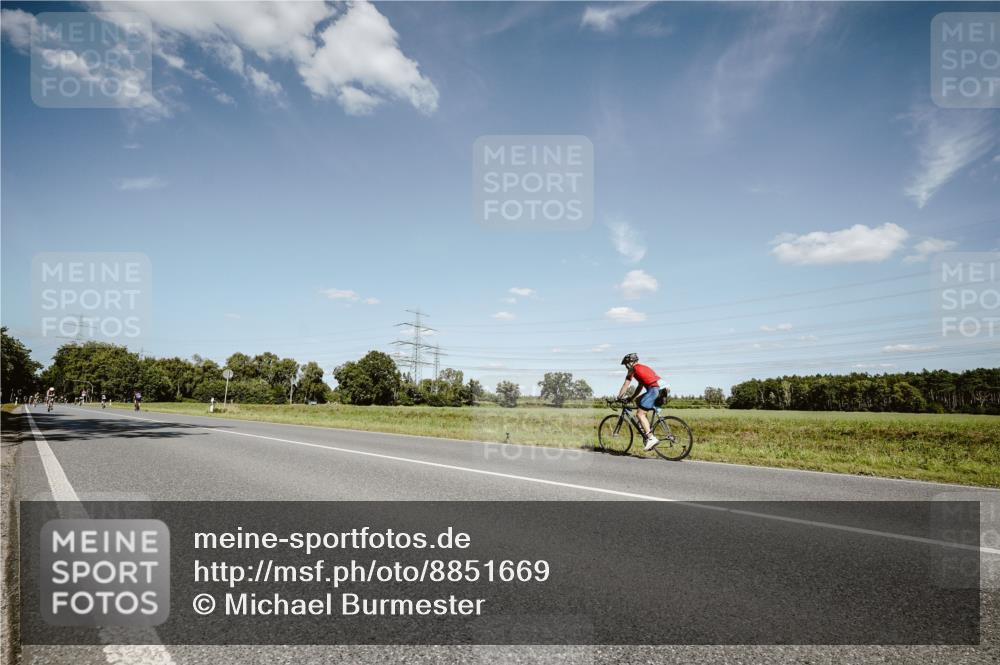 07.09.2025 - 19. Norderstedt Triathlon Michael Burmester http://msf.ph/oto/8851669 07.09.2025 14:27:57 Radfahren 398 meine-sportfotos.de