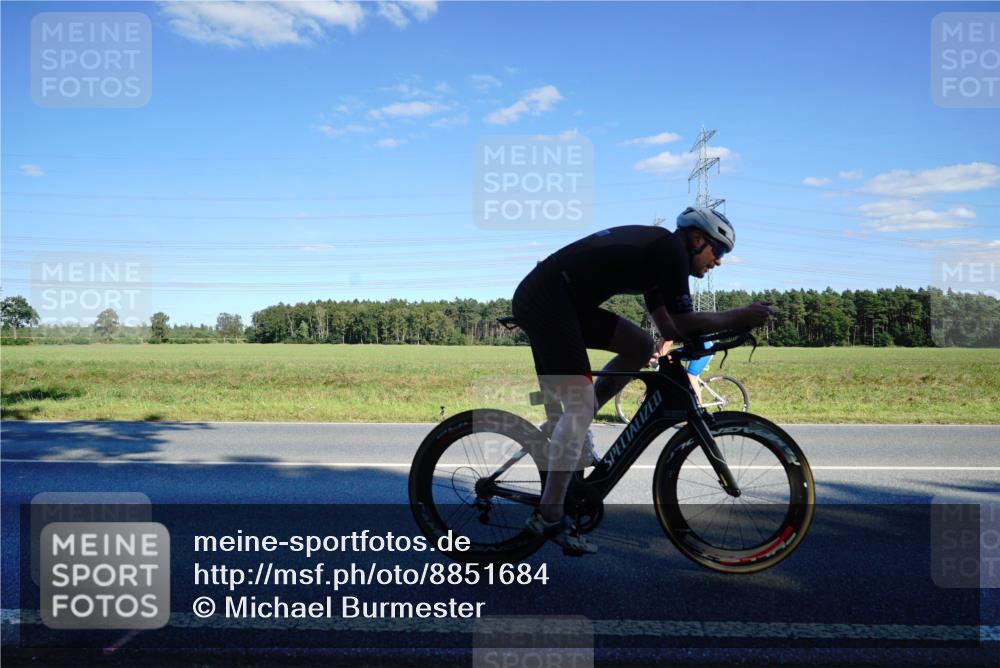 07.09.2025 - 19. Norderstedt Triathlon Michael Burmester http://msf.ph/oto/8851684 07.09.2025 15:45:04 Radfahren 491, 1492 meine-sportfotos.de