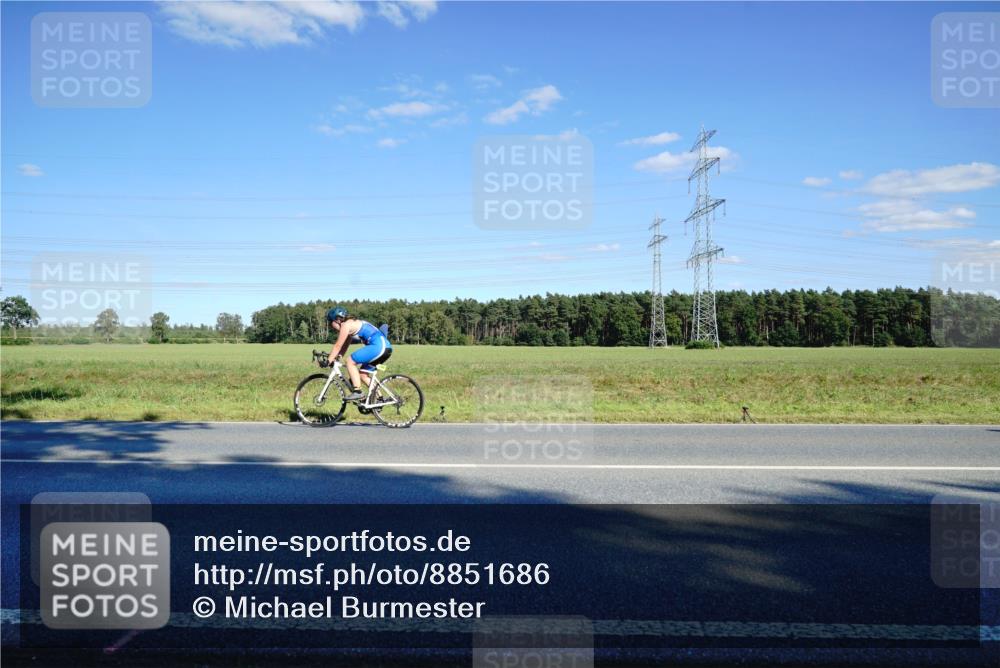 07.09.2025 - 19. Norderstedt Triathlon Michael Burmester http://msf.ph/oto/8851686 07.09.2025 15:45:05 Radfahren 491, 1492 meine-sportfotos.de