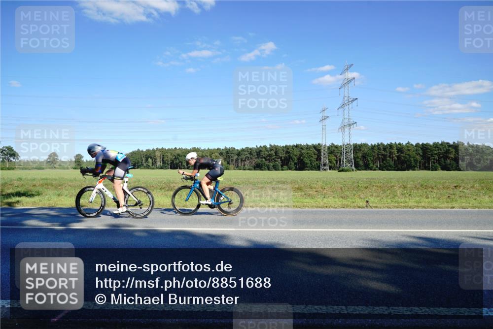 07.09.2025 - 19. Norderstedt Triathlon Michael Burmester http://msf.ph/oto/8851688 07.09.2025 15:45:06 Radfahren 491, 1492 meine-sportfotos.de