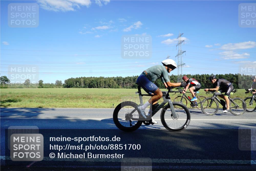 07.09.2025 - 19. Norderstedt Triathlon Michael Burmester http://msf.ph/oto/8851700 07.09.2025 15:45:14 Radfahren 548, 939, 1071, 1470, 1546 meine-sportfotos.de