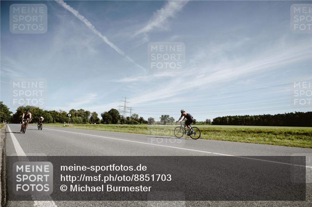07.09.2025 - 19. Norderstedt Triathlon Michael Burmester http://msf.ph/oto/8851703 07.09.2025 11:26:12 Radfahren 203, 1187, 1383 meine-sportfotos.de