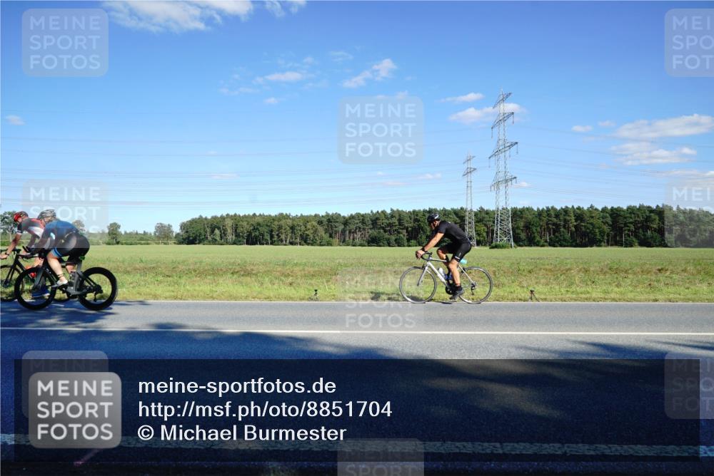 07.09.2025 - 19. Norderstedt Triathlon Michael Burmester http://msf.ph/oto/8851704 07.09.2025 15:45:15 Radfahren 548, 939, 1071, 1546 meine-sportfotos.de