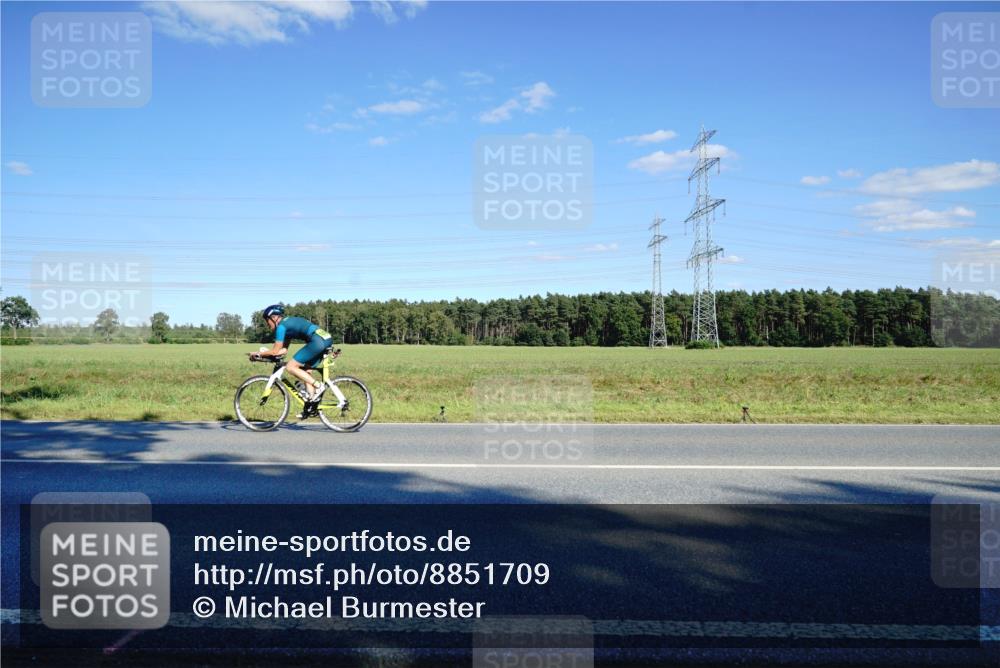 07.09.2025 - 19. Norderstedt Triathlon Michael Burmester http://msf.ph/oto/8851709 07.09.2025 15:45:16 Radfahren 548, 939, 1071, 1546 meine-sportfotos.de