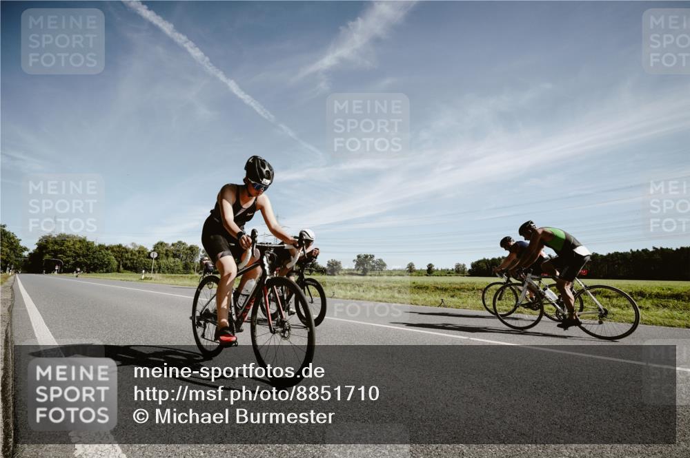 07.09.2025 - 19. Norderstedt Triathlon Michael Burmester http://msf.ph/oto/8851710 07.09.2025 11:26:13 Radfahren 203, 1187, 1383 meine-sportfotos.de