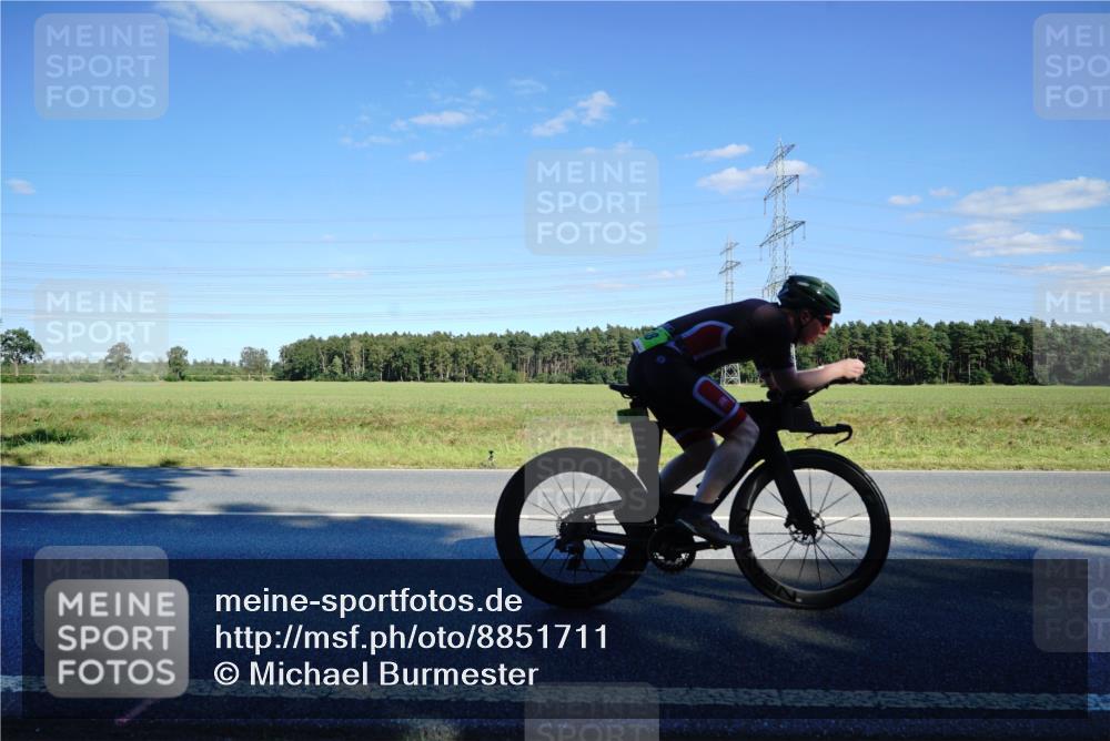 07.09.2025 - 19. Norderstedt Triathlon Michael Burmester http://msf.ph/oto/8851711 07.09.2025 15:45:17 Radfahren 548, 939, 1546 meine-sportfotos.de