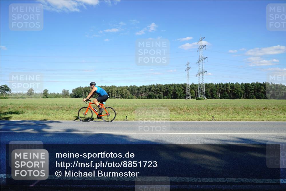 07.09.2025 - 19. Norderstedt Triathlon Michael Burmester http://msf.ph/oto/8851723 07.09.2025 15:45:23 Radfahren 482 meine-sportfotos.de