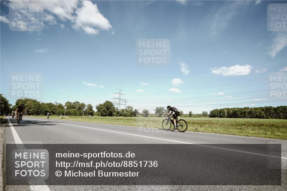 07.09.2025 - 19. Norderstedt Triathlon Michael Burmester http://msf.ph/oto/8851736 07.09.2025 14:28:39 Radfahren 420, 449, 982, 1462 meine-sportfotos.de