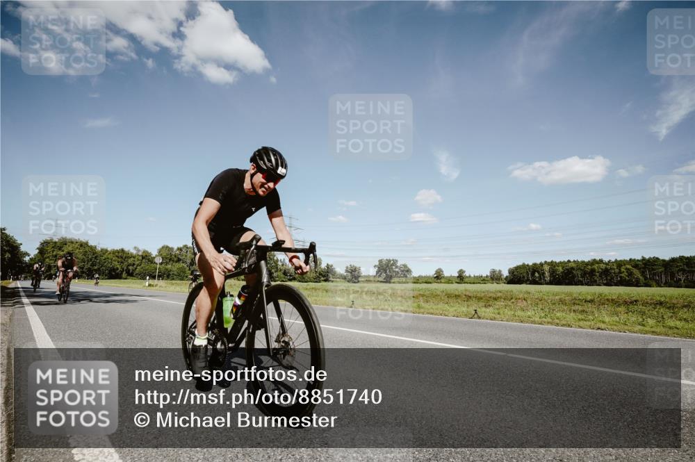 07.09.2025 - 19. Norderstedt Triathlon Michael Burmester http://msf.ph/oto/8851740 07.09.2025 14:28:41 Radfahren 420, 449, 963, 1462 meine-sportfotos.de