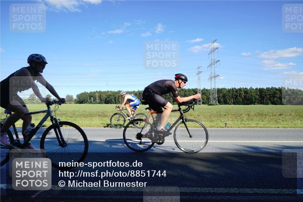 07.09.2025 - 19. Norderstedt Triathlon Michael Burmester http://msf.ph/oto/8851744 07.09.2025 15:45:34 Radfahren 485, 552, 916, 950, 1474, 1541 meine-sportfotos.de