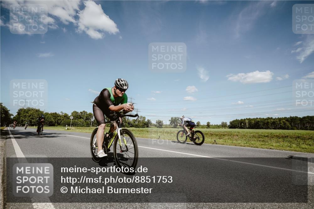 07.09.2025 - 19. Norderstedt Triathlon Michael Burmester http://msf.ph/oto/8851753 07.09.2025 14:28:52 Radfahren 393, 964, 1013, 1027, 1034 meine-sportfotos.de