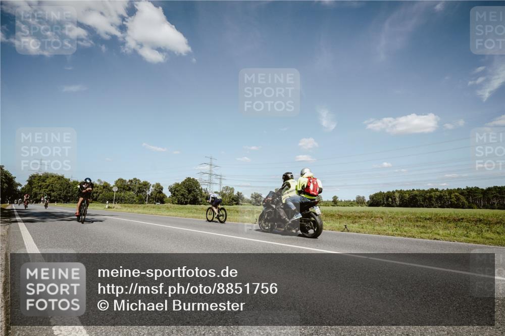 07.09.2025 - 19. Norderstedt Triathlon Michael Burmester http://msf.ph/oto/8851756 07.09.2025 14:28:52 Radfahren 393, 964, 1013, 1027, 1034 meine-sportfotos.de