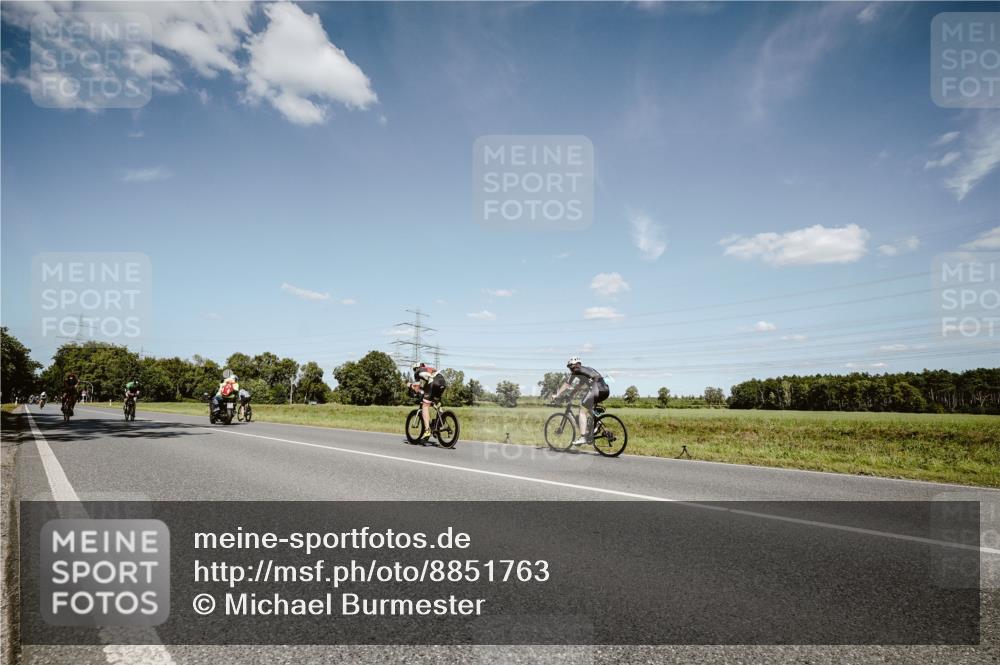 07.09.2025 - 19. Norderstedt Triathlon Michael Burmester http://msf.ph/oto/8851763 07.09.2025 14:28:53 Radfahren 393, 964, 1013, 1027, 1034 meine-sportfotos.de