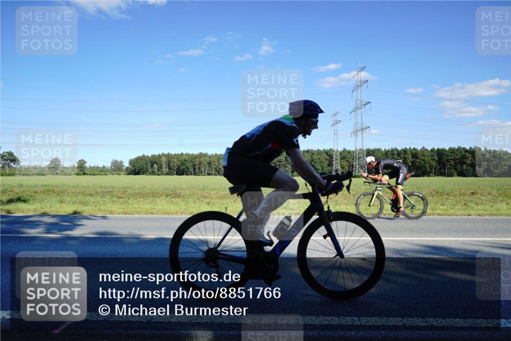 07.09.2025 - 19. Norderstedt Triathlon Michael Burmester http://msf.ph/oto/8851766 07.09.2025 15:45:43 Radfahren 531, 883, 932, 946 meine-sportfotos.de