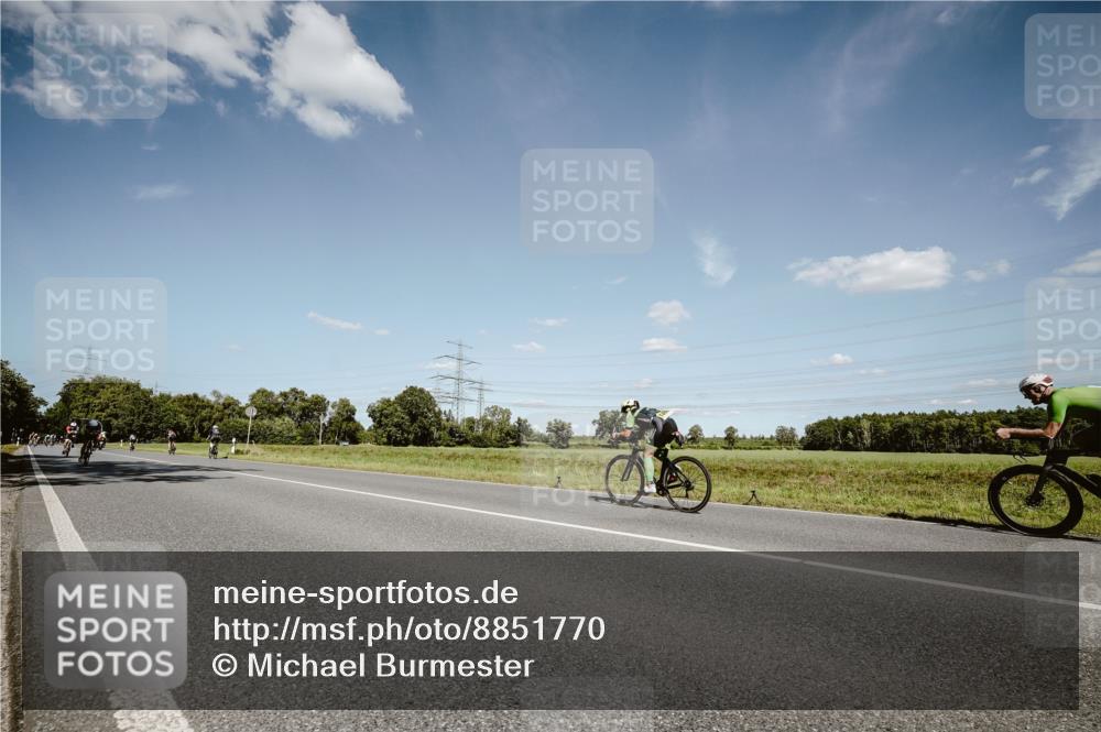 07.09.2025 - 19. Norderstedt Triathlon Michael Burmester http://msf.ph/oto/8851770 07.09.2025 14:28:57 Radfahren 478, 971, 1013, 1027 meine-sportfotos.de