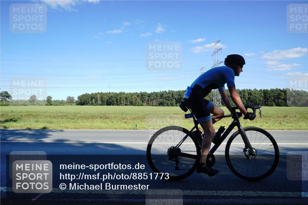07.09.2025 - 19. Norderstedt Triathlon Michael Burmester http://msf.ph/oto/8851773 07.09.2025 15:45:45 Radfahren 883, 932 meine-sportfotos.de