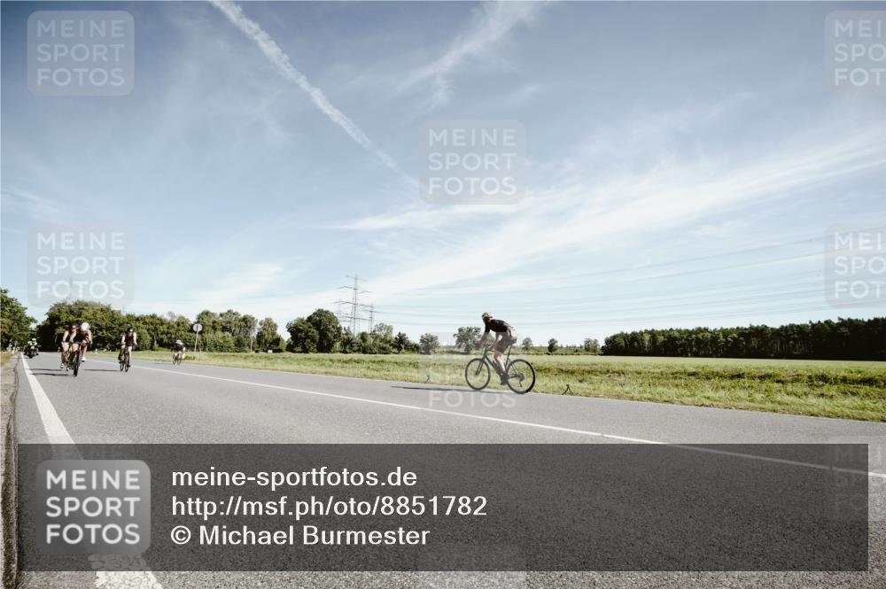 07.09.2025 - 19. Norderstedt Triathlon Michael Burmester http://msf.ph/oto/8851782 07.09.2025 11:27:05 Radfahren 229, 1160, 1171, 1253 meine-sportfotos.de