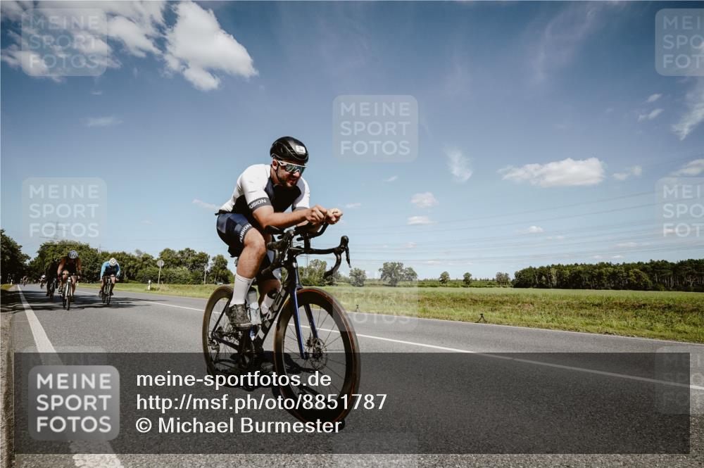 07.09.2025 - 19. Norderstedt Triathlon Michael Burmester http://msf.ph/oto/8851787 07.09.2025 14:29:06 Radfahren 364, 373, 391, 463, 1467 meine-sportfotos.de