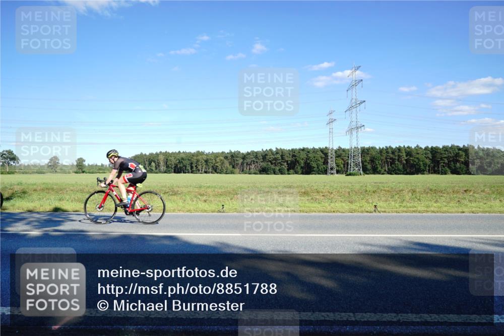 07.09.2025 - 19. Norderstedt Triathlon Michael Burmester http://msf.ph/oto/8851788 07.09.2025 15:45:53 Radfahren 1449, 1527 meine-sportfotos.de