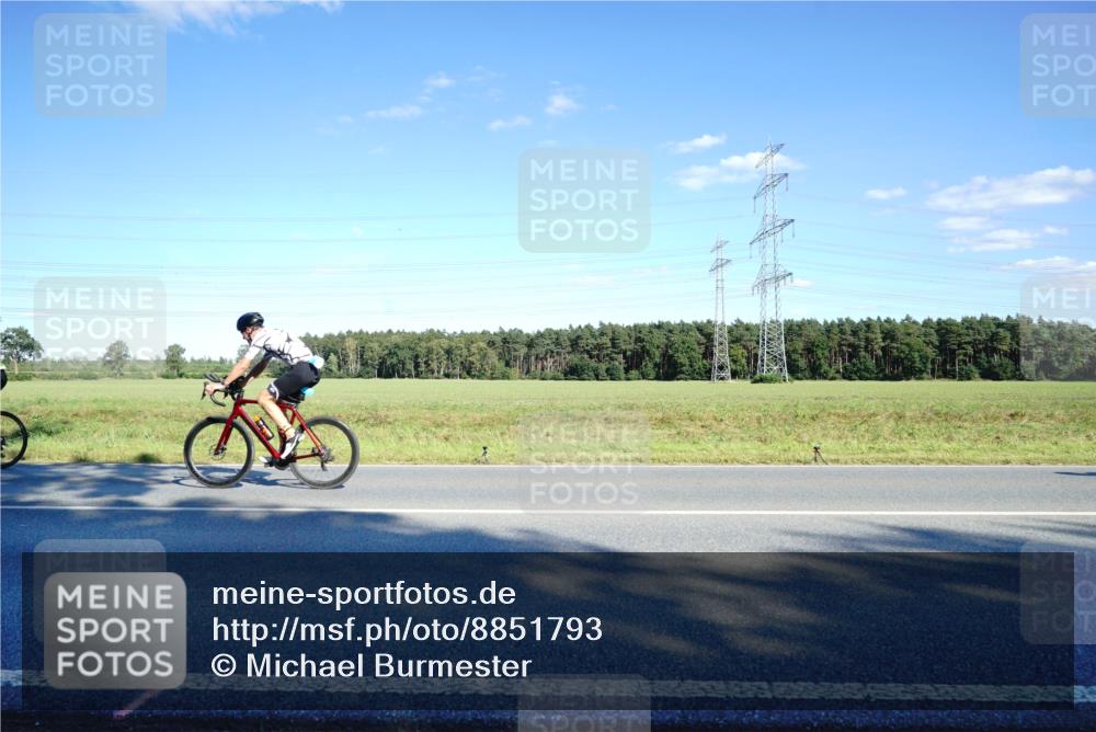 07.09.2025 - 19. Norderstedt Triathlon Michael Burmester http://msf.ph/oto/8851793 07.09.2025 15:45:55 Radfahren 1449, 1527 meine-sportfotos.de