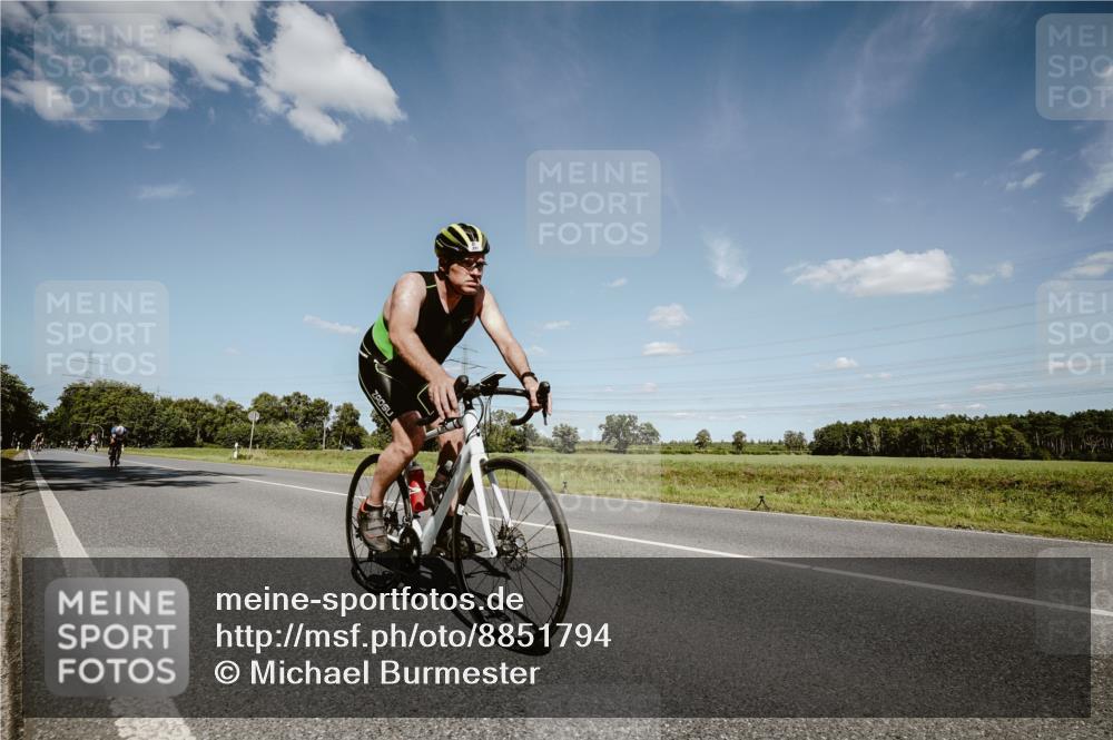 07.09.2025 - 19. Norderstedt Triathlon Michael Burmester http://msf.ph/oto/8851794 07.09.2025 14:29:08 Radfahren 364, 373, 391, 463, 1467 meine-sportfotos.de