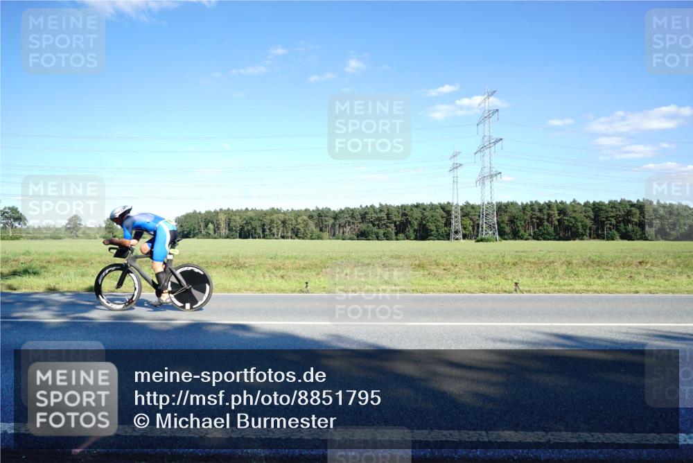07.09.2025 - 19. Norderstedt Triathlon Michael Burmester http://msf.ph/oto/8851795 07.09.2025 15:45:56 Radfahren 1449 meine-sportfotos.de