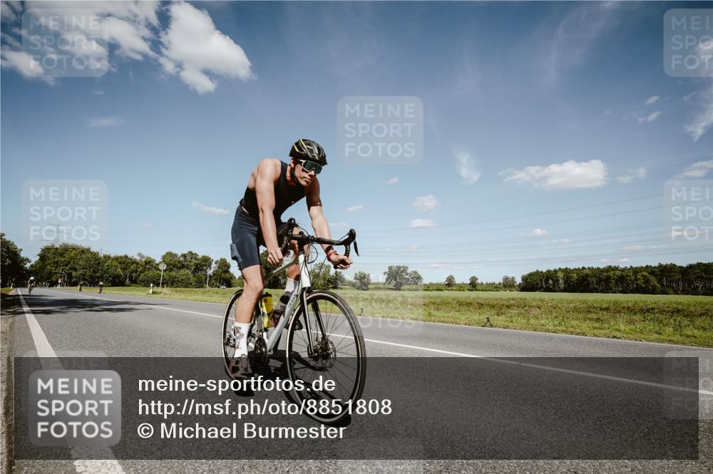 07.09.2025 - 19. Norderstedt Triathlon Michael Burmester http://msf.ph/oto/8851808 07.09.2025 14:29:14 Radfahren 1408 meine-sportfotos.de