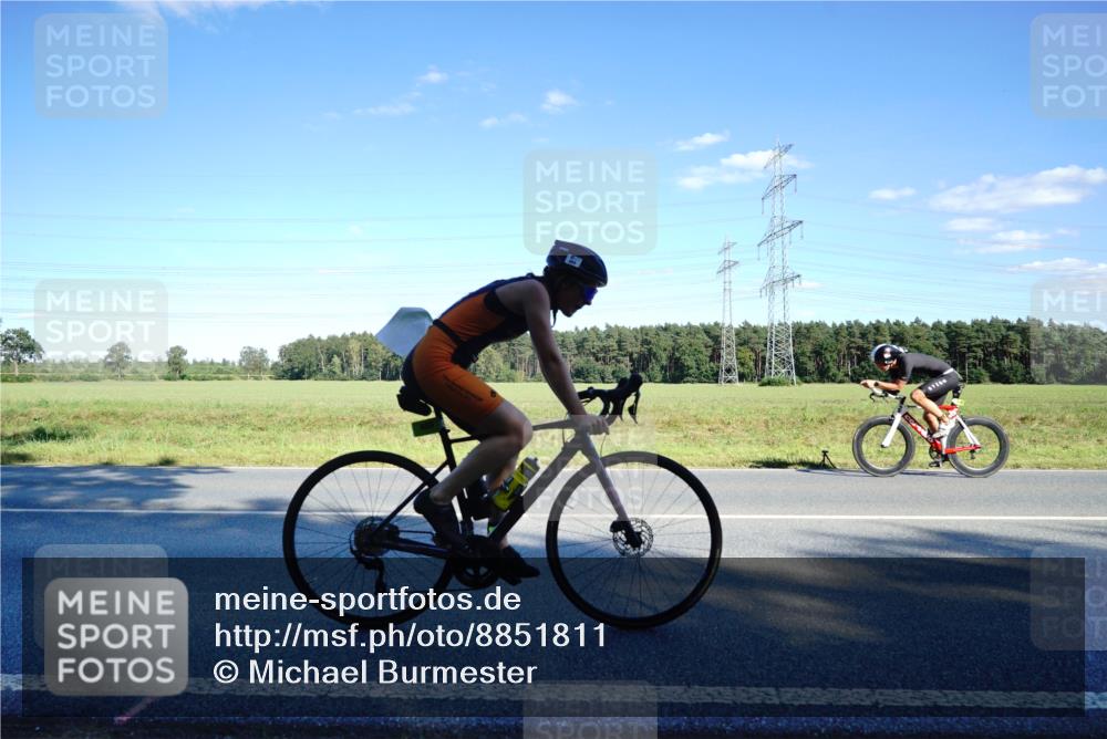 07.09.2025 - 19. Norderstedt Triathlon Michael Burmester http://msf.ph/oto/8851811 07.09.2025 15:46:08 Radfahren 421, 459, 1429 meine-sportfotos.de