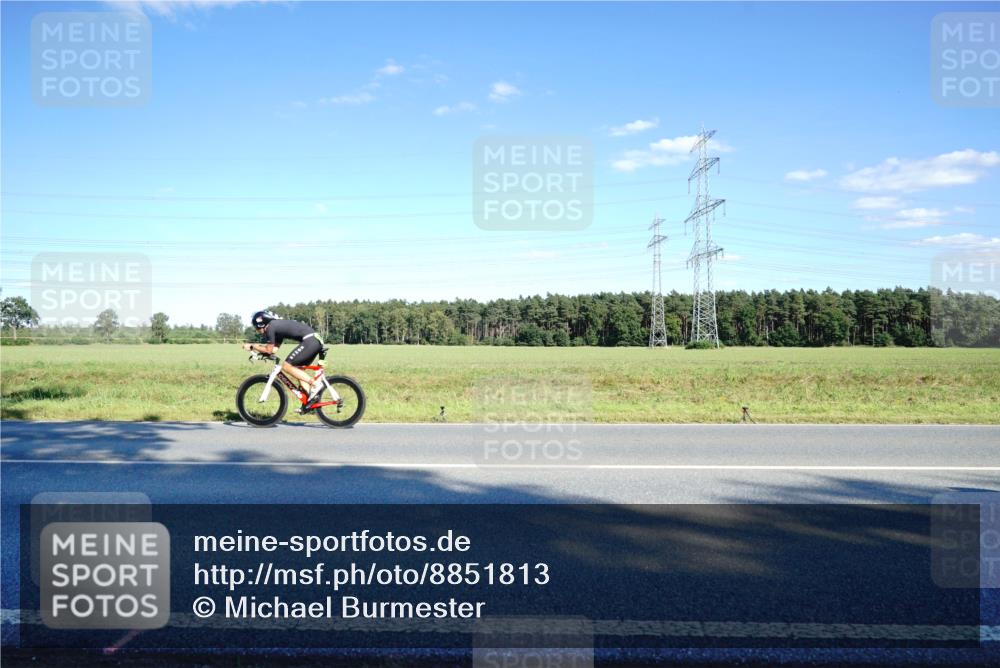 07.09.2025 - 19. Norderstedt Triathlon Michael Burmester http://msf.ph/oto/8851813 07.09.2025 15:46:09 Radfahren 421, 459 meine-sportfotos.de