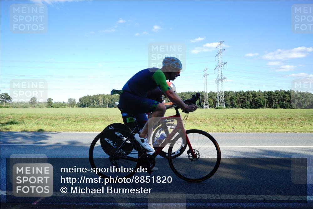 07.09.2025 - 19. Norderstedt Triathlon Michael Burmester http://msf.ph/oto/8851820 07.09.2025 15:46:13 Radfahren 421, 530, 1403 meine-sportfotos.de