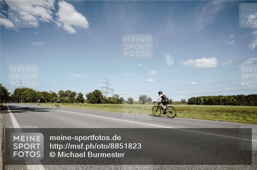 07.09.2025 - 19. Norderstedt Triathlon Michael Burmester http://msf.ph/oto/8851823 07.09.2025 14:29:22 Radfahren  meine-sportfotos.de