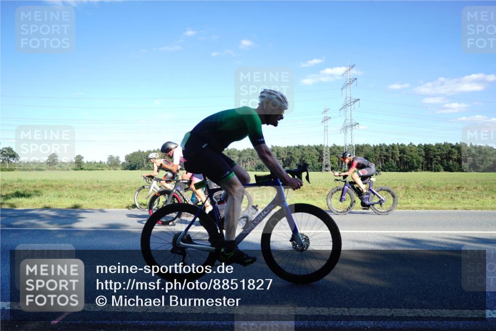 07.09.2025 - 19. Norderstedt Triathlon Michael Burmester http://msf.ph/oto/8851827 07.09.2025 15:46:18 Radfahren 933, 1458, 1494 meine-sportfotos.de