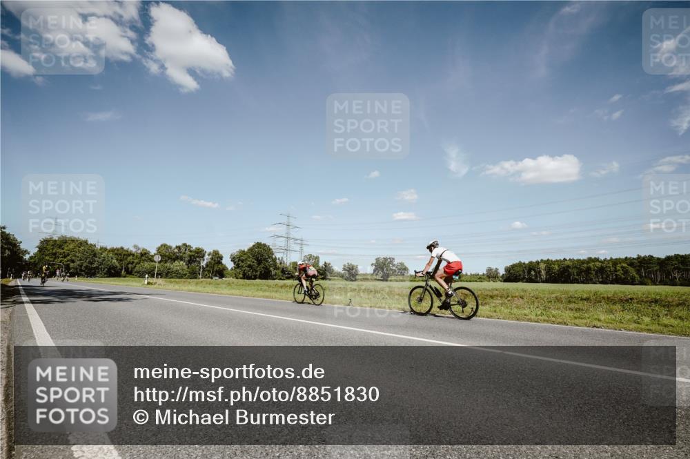 07.09.2025 - 19. Norderstedt Triathlon Michael Burmester http://msf.ph/oto/8851830 07.09.2025 14:29:29 Radfahren 1031 meine-sportfotos.de