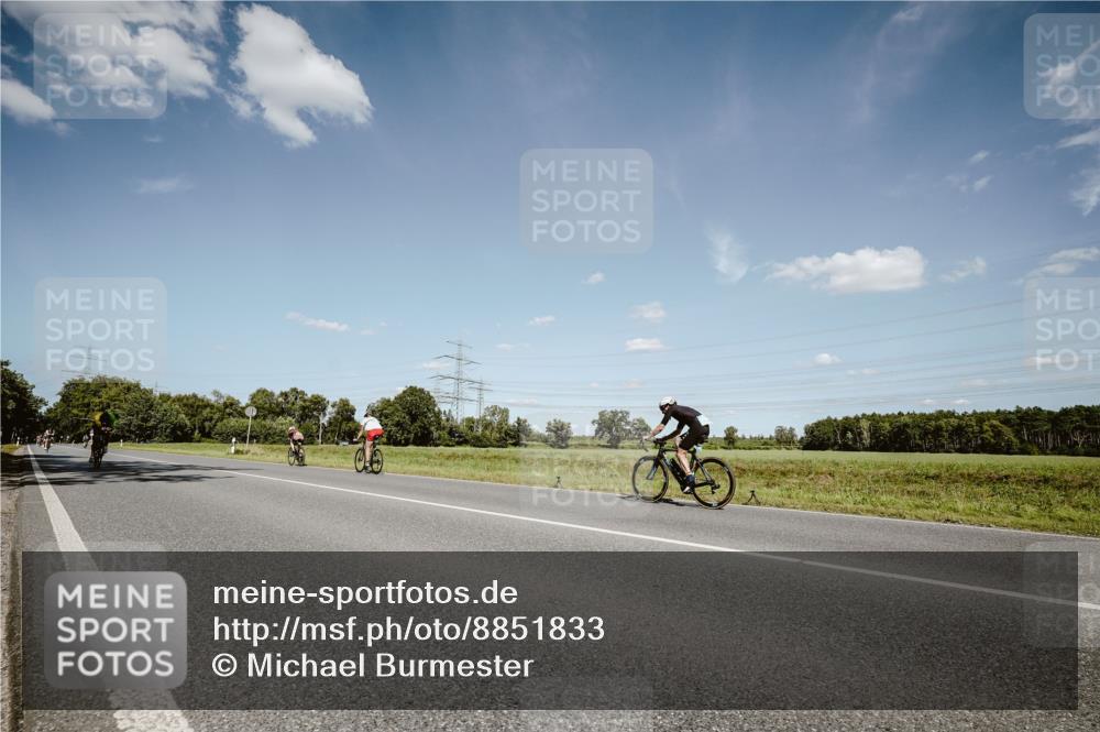 07.09.2025 - 19. Norderstedt Triathlon Michael Burmester http://msf.ph/oto/8851833 07.09.2025 14:29:30 Radfahren 1031 meine-sportfotos.de